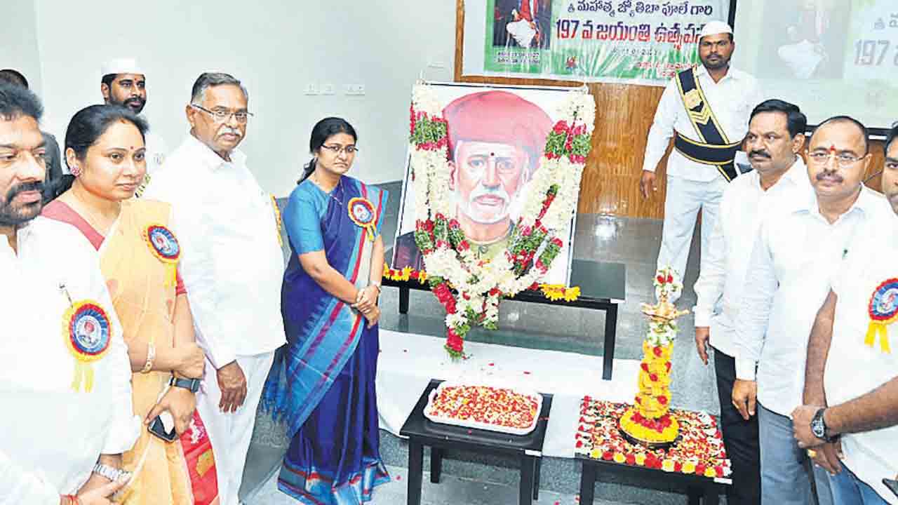 ఫూలే జీవితం స్ఫూర్తిదాయకం