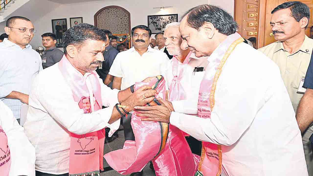 ప్రతినిధుల సభలో మనోళ్లు