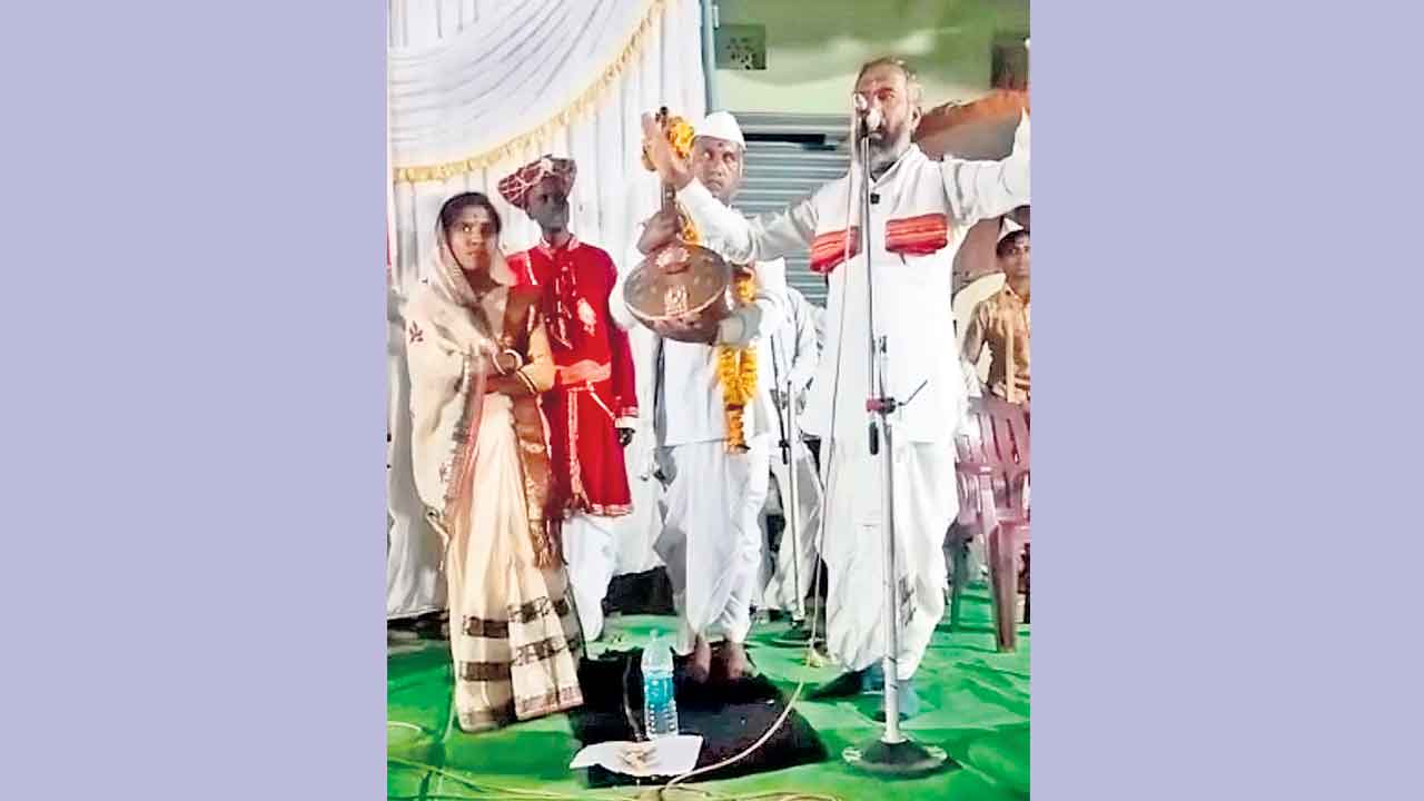 BRS | మరాఠా పల్లెల్లో మార్మోగుతున్నబీఆర్‌ఎస్‌.. కేసీఆర్‌ నినాదాన్ని ప్రస్తావిస్తూ ప్రజల్లో ఆలోచన రేకెత్తిస్తున్న కీర్తన్‌కార్‌