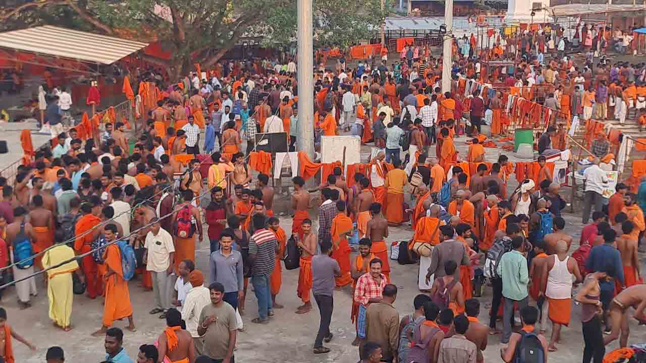 Hanuman Jayanti | హనుమాన్‌ చిన్న జయంతి ఉత్సవాలు.. కొండగట్టుకు వేలాదిగా తరలివస్తున్న భక్తులు