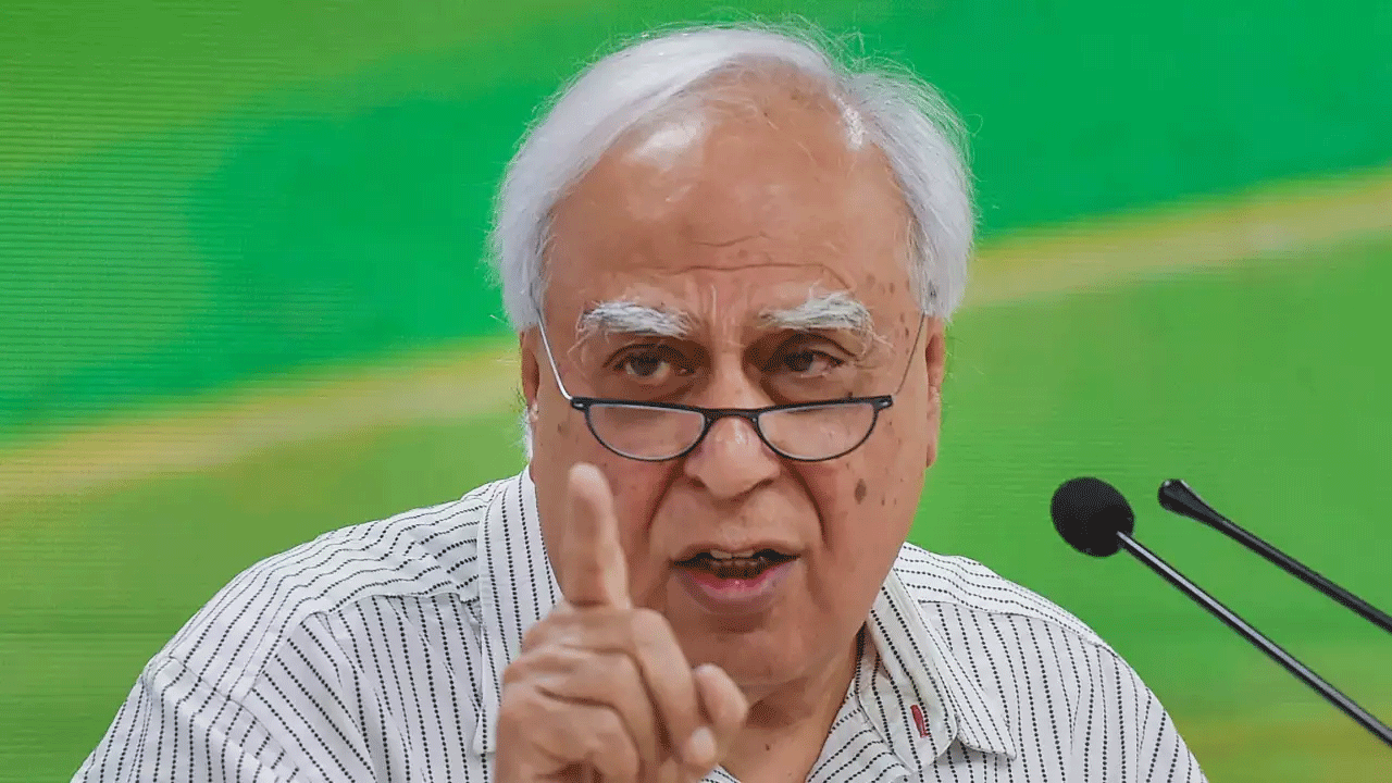 Kapil Sibal | అతీఖ్ అహ్మ‌ద్ హ‌త్య‌పై 8 ప్ర‌శ్న‌లు లేవ‌నెత్తిన క‌పిల్ సిబ‌ల్‌