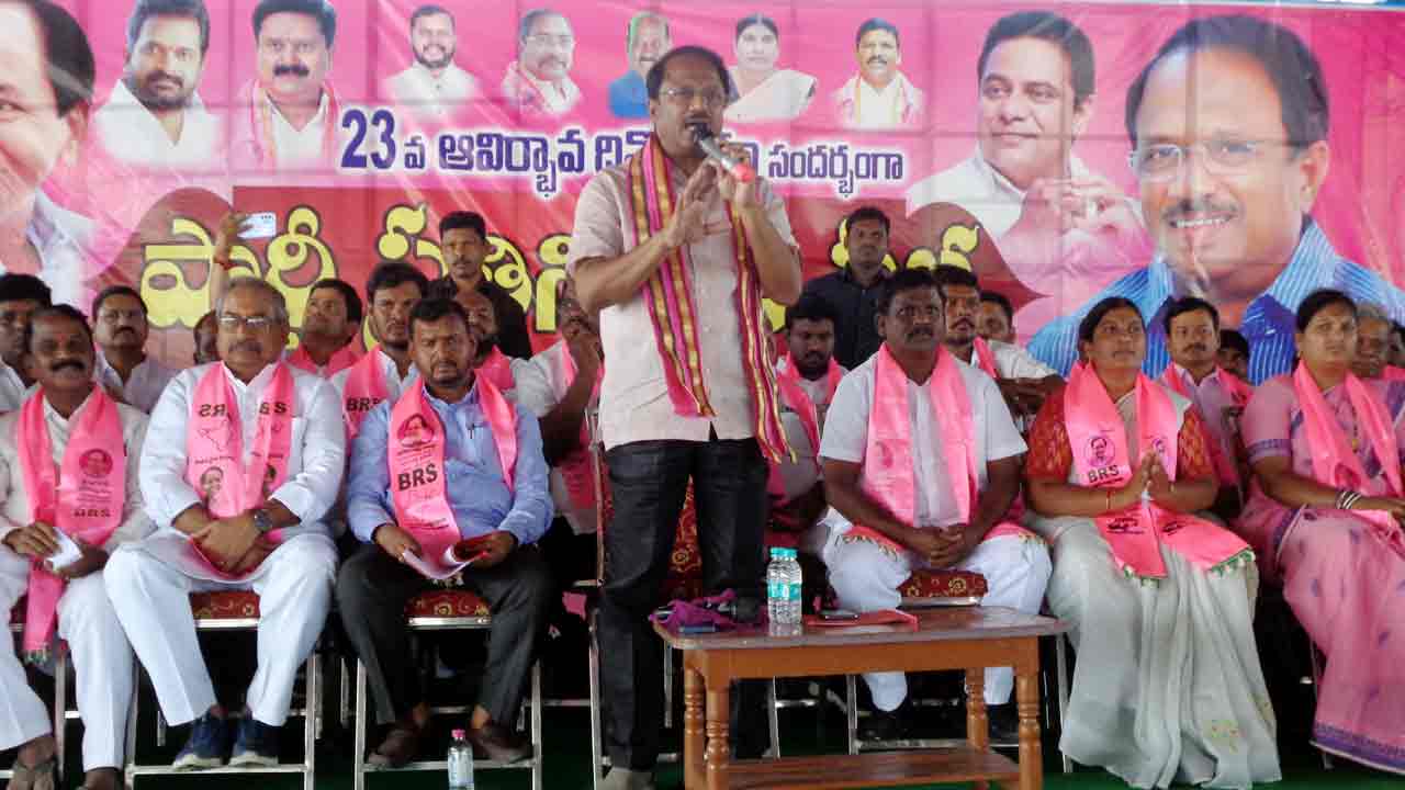 ఉద్యోగాల ఊసెత్తని కేంద్రం