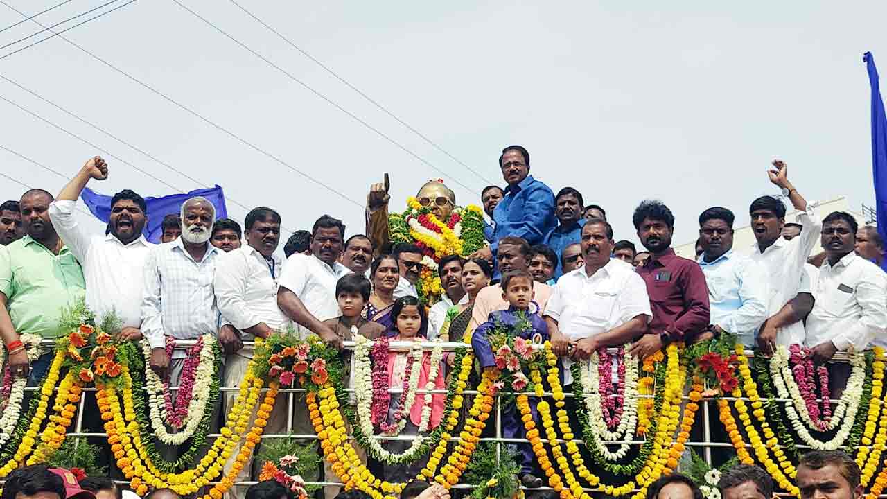 దళితబాంధవుడు సీఎం కేసీఆర్‌-Namasthe Telangana