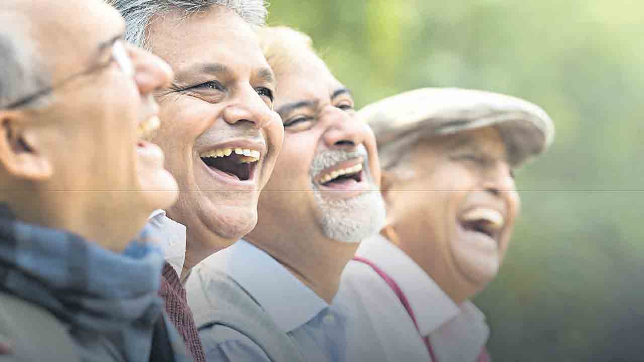 వృద్ధుల కాలక్షేపానికి వేదిక డే కేర్‌ సెంటర్‌