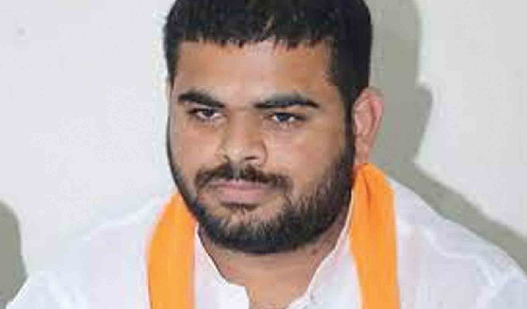 40 కేసుల్లో నిందితుడి తరఫున మోదీ ప్రచారం