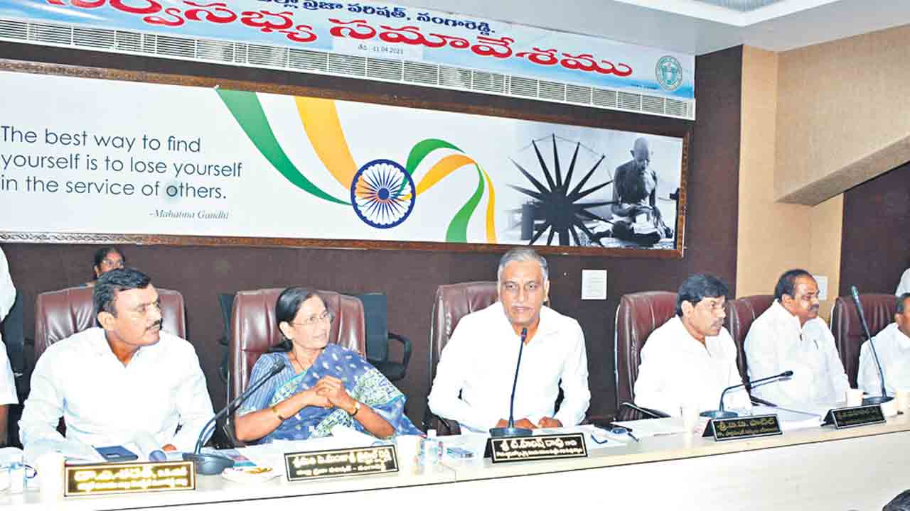 నిధులివ్వకుండా కేంద్రం అడ్డంకులు