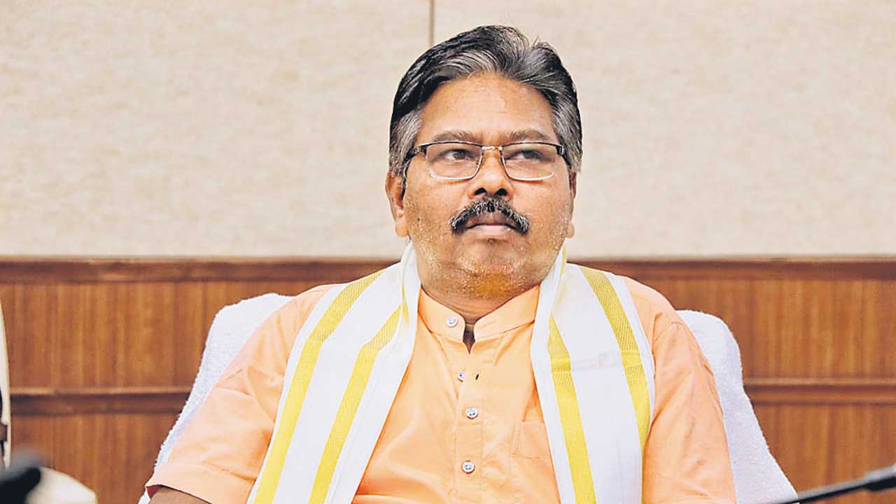 యూపీఎస్సీ అధికారులు దోపిడీ దొంగలు