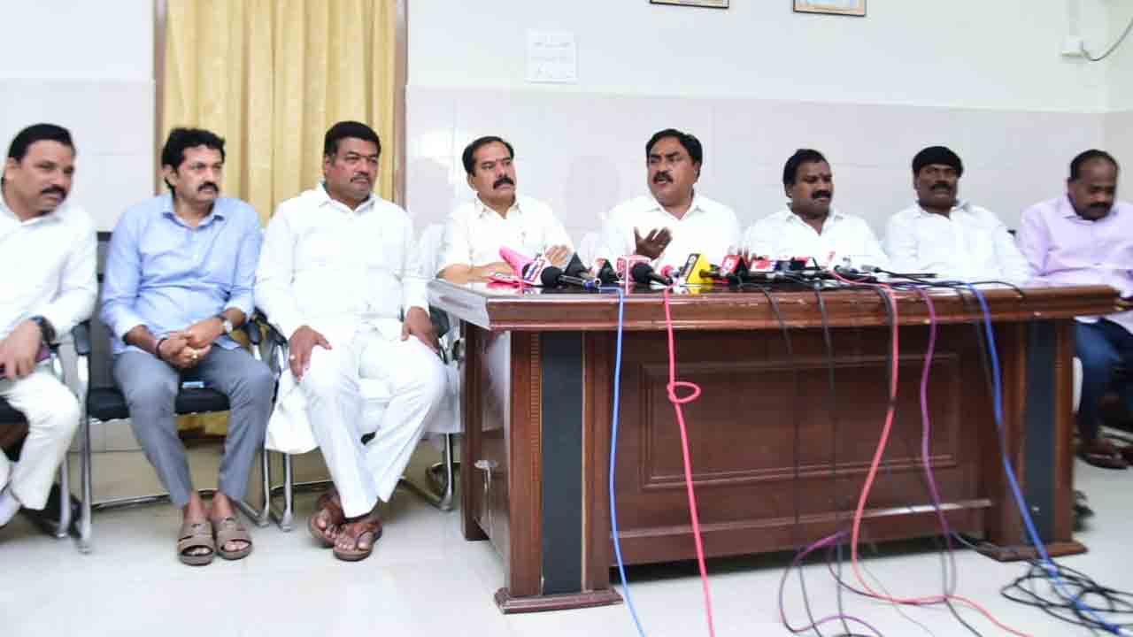 Minister Errabelli | నిజాయితీపరుడైతే పోలీసులకు సెల్‌ఫోన్‌ ఎందుకు ఇవ్వలేదు : మంత్రి ఎర్రబెల్లి