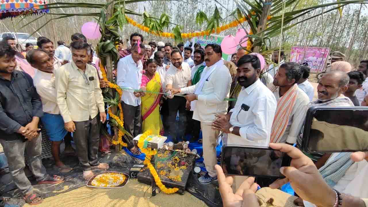 CM KCR | రైతు బాంధవుడు సీఎం కేసీఆర్‌ : మంత్రి ఎర్రబెల్లి