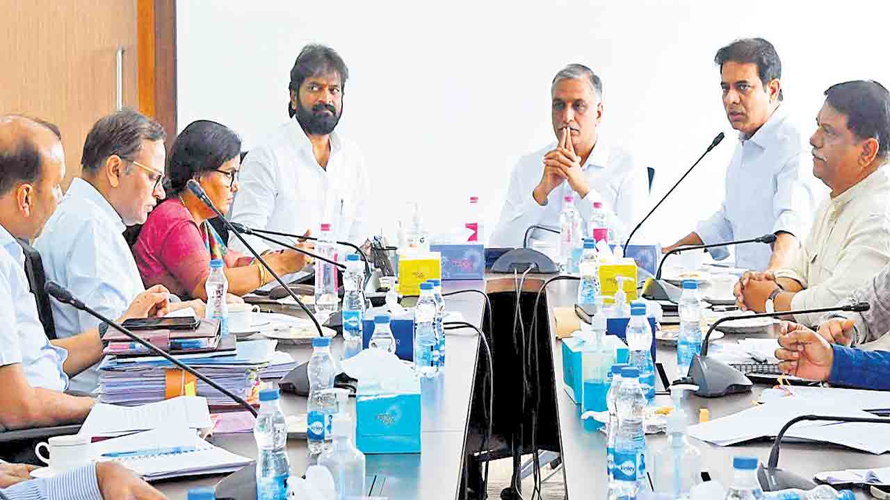 త్వరలో ఇండ్ల పట్టాల పంపిణీ