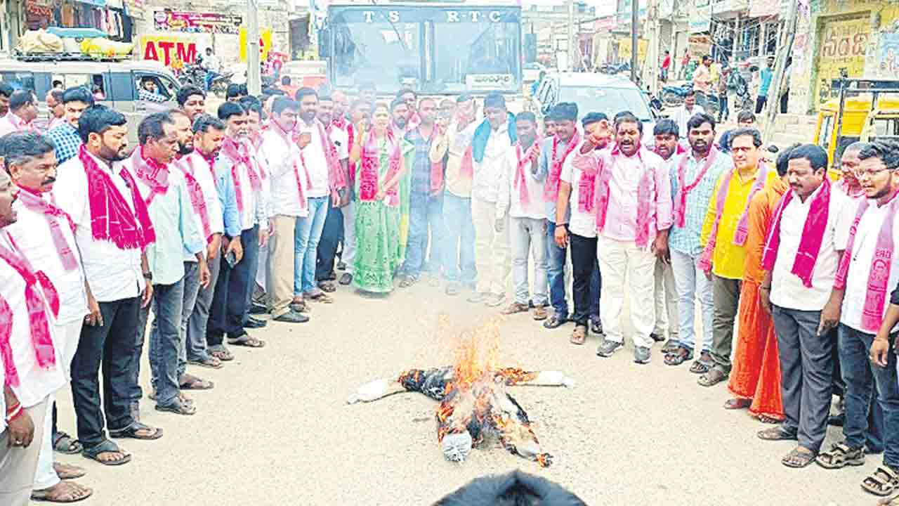 నీచ రాజకీయాలకు నిదర్శనం బీజేపీ