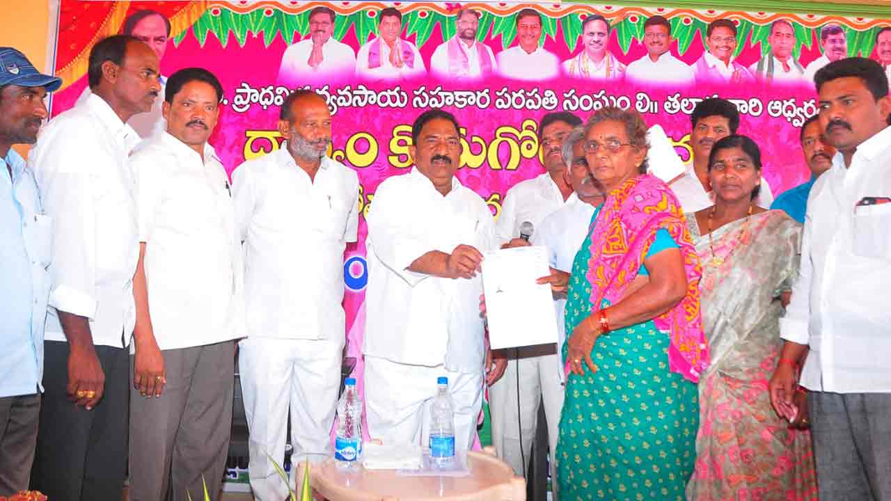 డబ్బు, అహంకారంతో రాజకీయాలు చేయలేరు