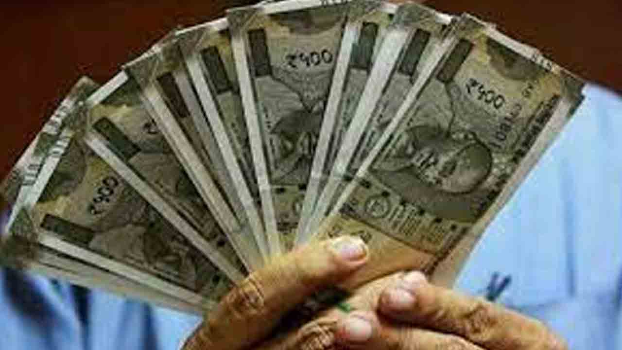 YouTuber | యూట్యూబ్‌ ఛానెల్‌ ద్వారా కోటికిపైగా సంపాదించిన వ్యక్తి.. అతడి ఇంటిపై ఐటీ అధికారులు రైడ్‌