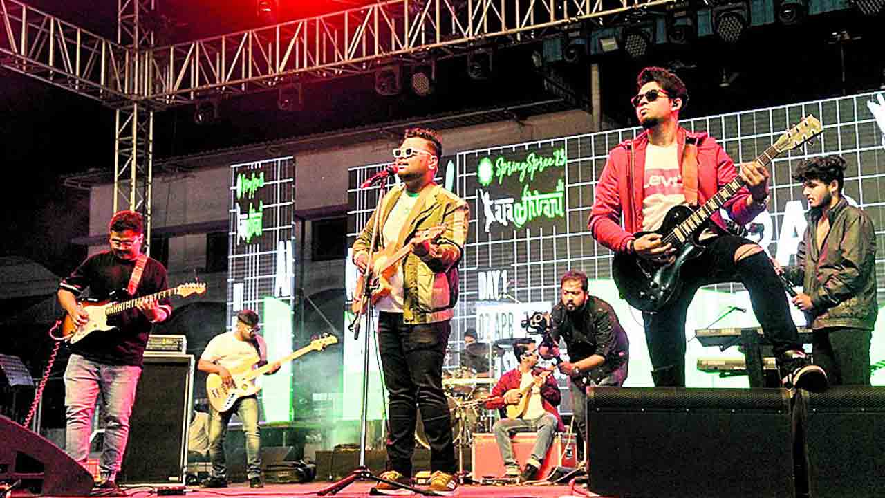 యువత.. ఉత్సాహంగా..!