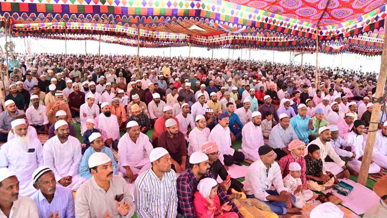 భక్తిశ్రద్ధలతో రంజాన్‌ వేడుకలు