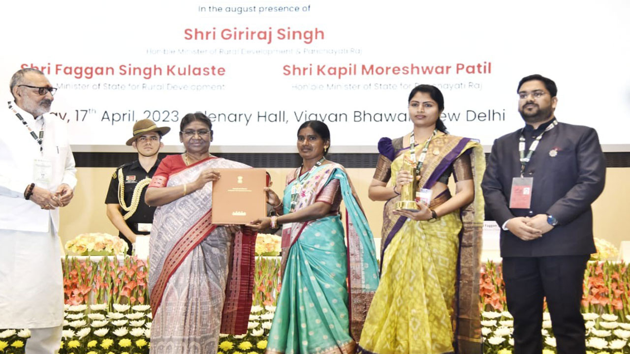 ఏపూరుకు జాతీయ పురస్కారం