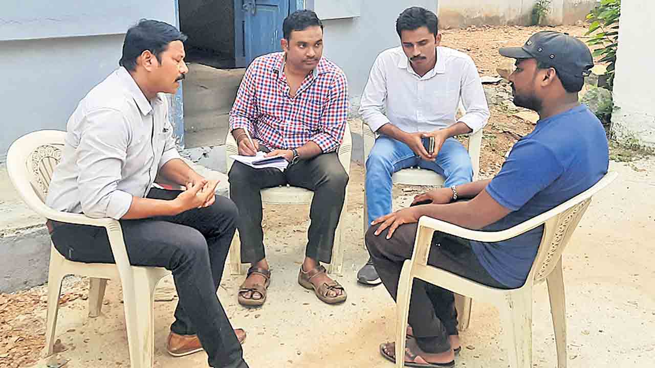 మల్యాలలో సిట్‌ బృందం