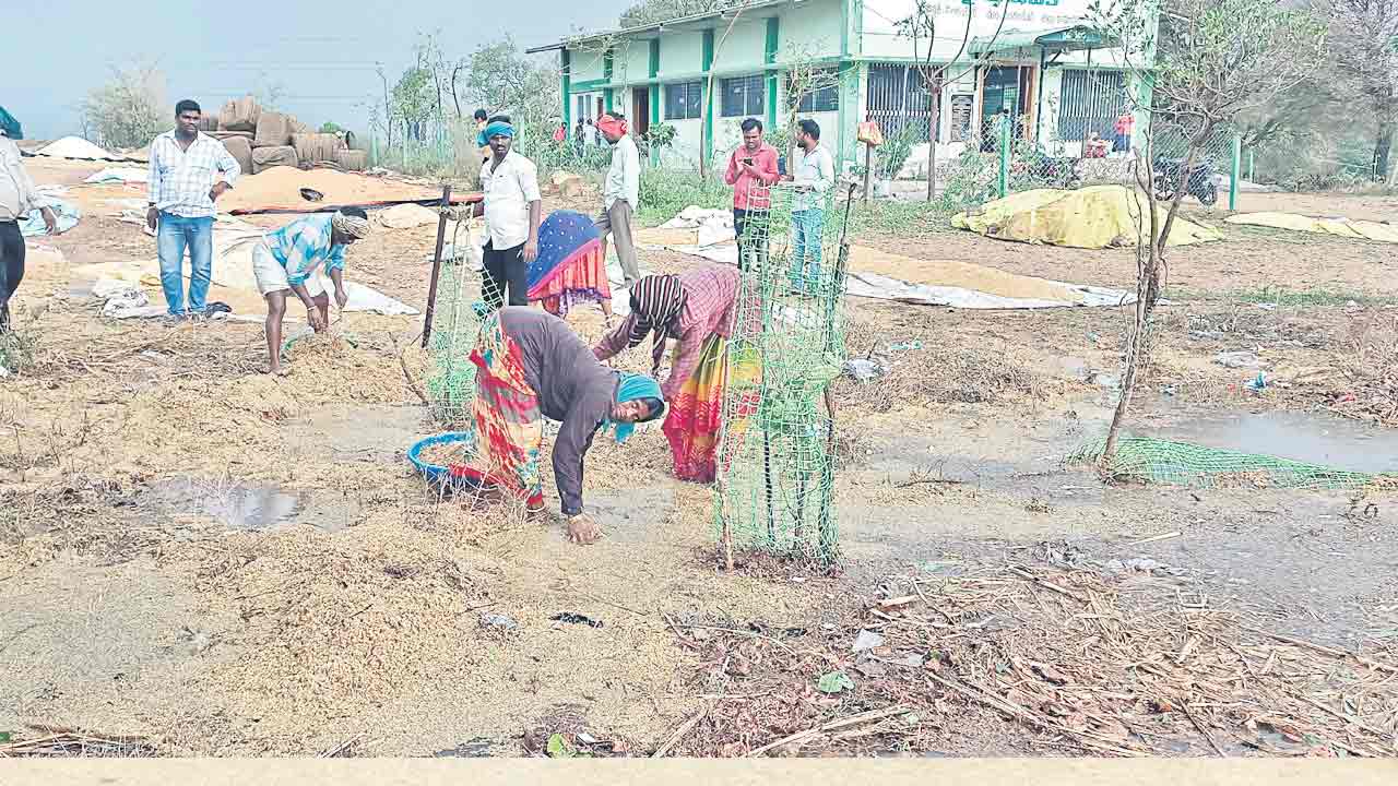 రైతుకంట కన్నీటి వర్షం.. అకాల వర్షం.. అన్నదాత ఆగం