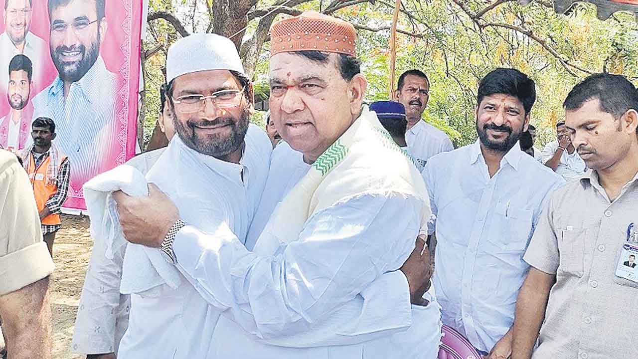 ఘనంగా రంజాన్‌.. ముస్లింల ప్రత్యేక ప్రార్థనలు