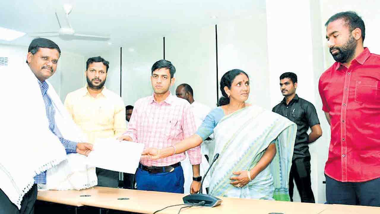 అస్తి పన్ను వసూళ్లలో సిరిసిల్ల టాప్‌