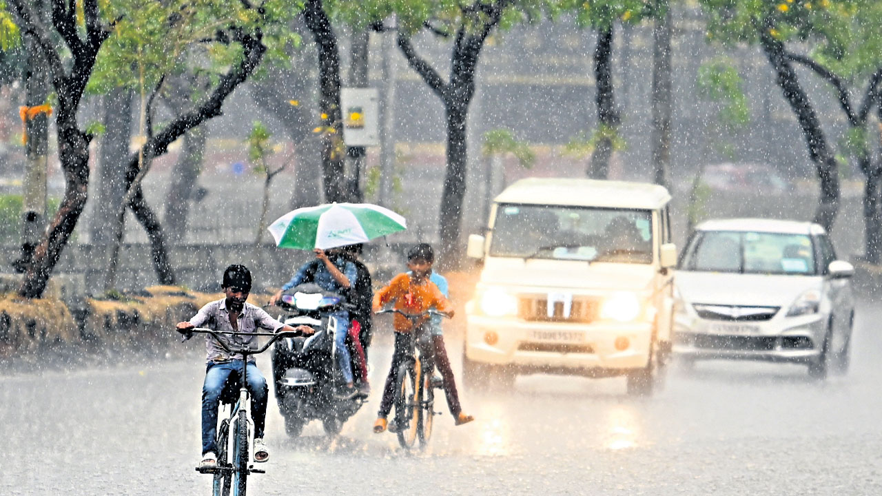 Weather Alert | రాష్ట్రానికి ఆరెంజ్‌ అలెర్ట్‌.. పలు జిల్లాల్లో ఇవాళ, రేపు వడగండ్ల వానలు