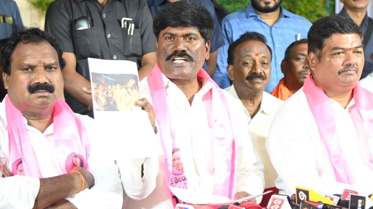 విద్యార్థుల జీవితాలతో రాజకీయమా..?