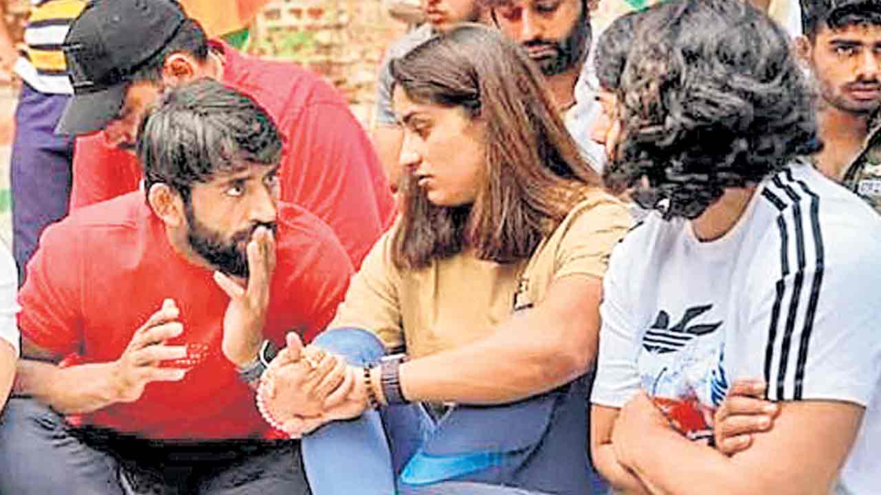 ఢిల్లీలో రెజ్లర్ల నిరసన..