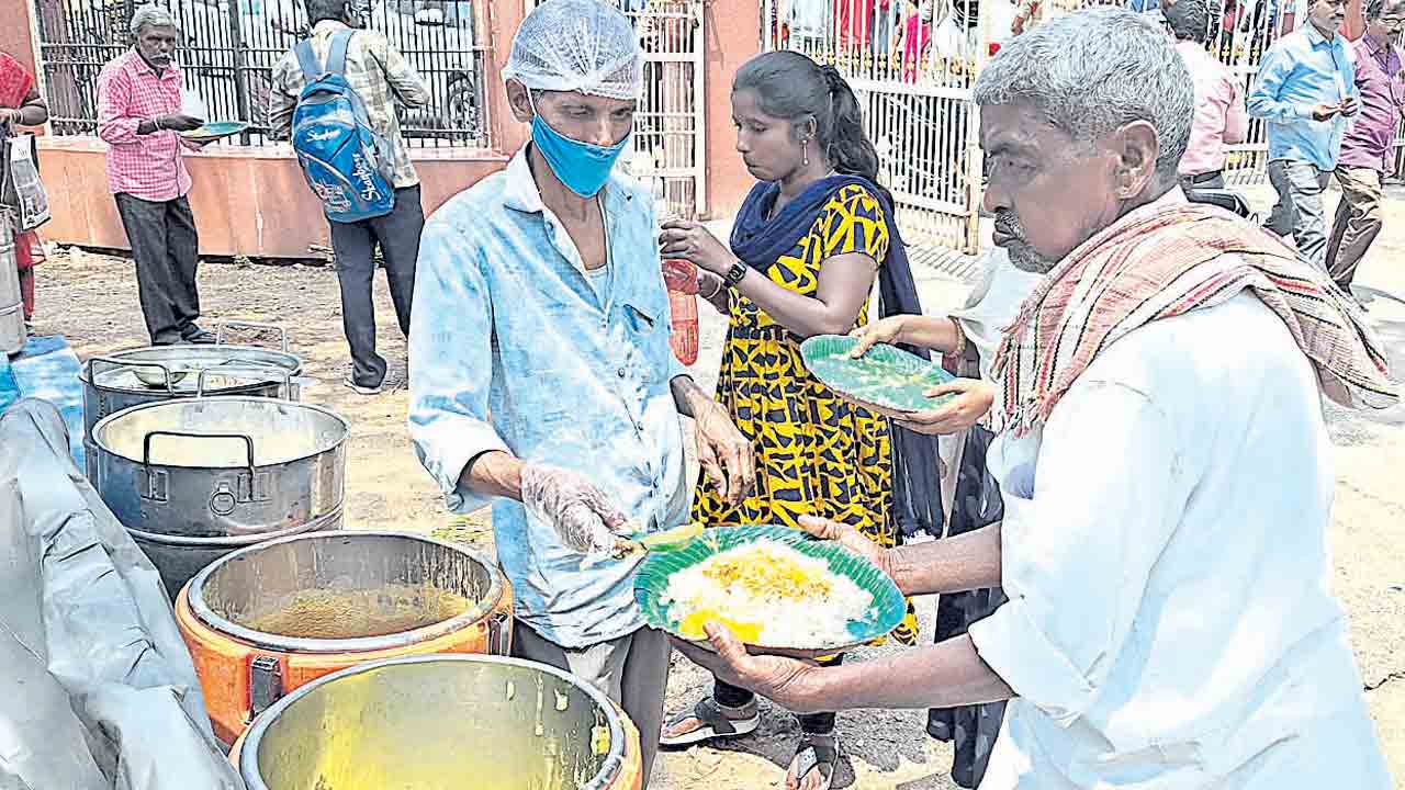 ఆకలి తీరుస్తున్న ‘అన్నపూర్ణ’