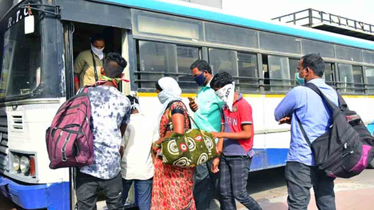 TSRTC | రాష్ట్రంలోని నెల‌వారీ బ‌స్‌పాస్‌దారుల‌కు శుభ‌వార్త‌.. బ‌స్‌పాస్‌తోటే టోల్ రుసుం..!