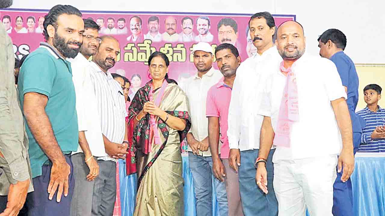 ప్రజలను మోసగించడం బీజేపీకి వెన్నతో పెట్టిన విద్య