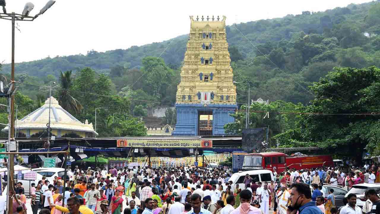 సింహాచలం ఆలయంలో అపచారం