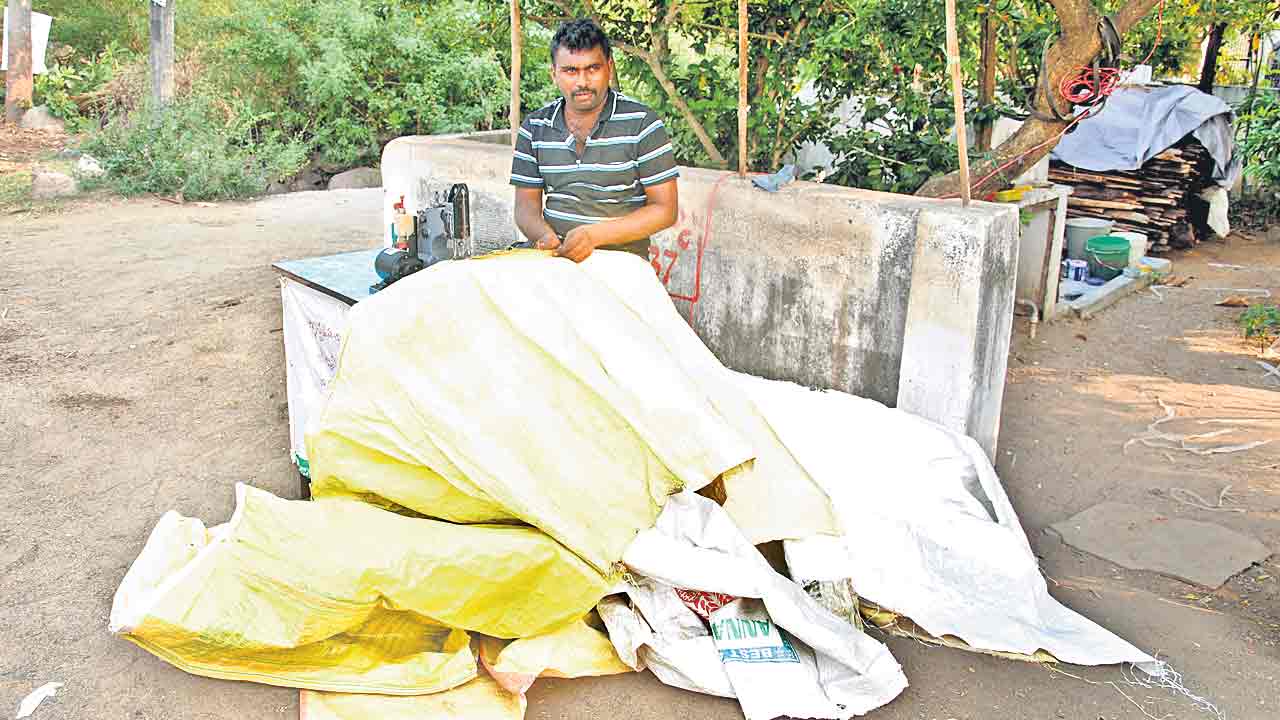 కడుపునింపుతున్న పరదాలు