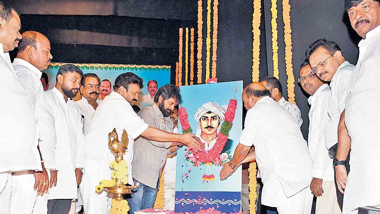 స్వరాష్ట్రంలో అమరులకు గౌరవం