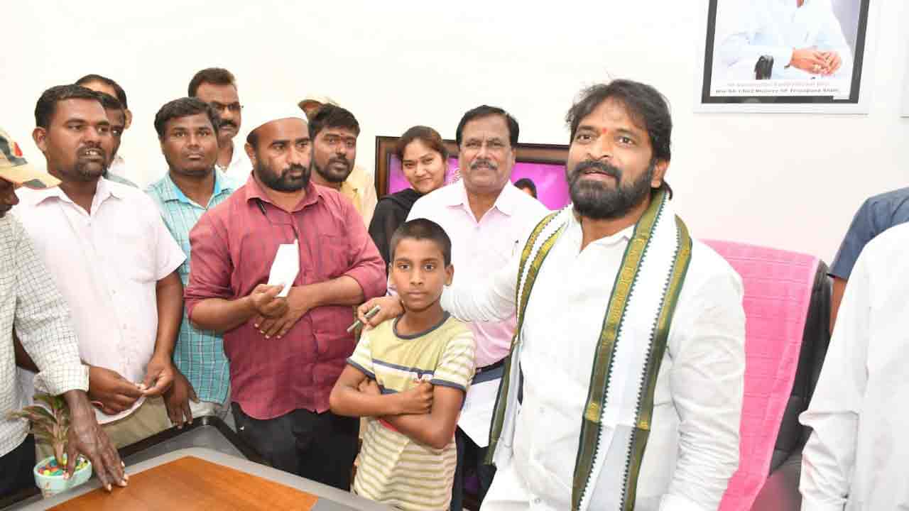 ఆధార్‌కార్డు ఇప్పించండి సార్‌!