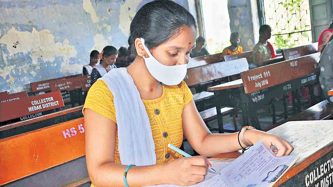 టెన్త్ పరీక్షలు షురూ..