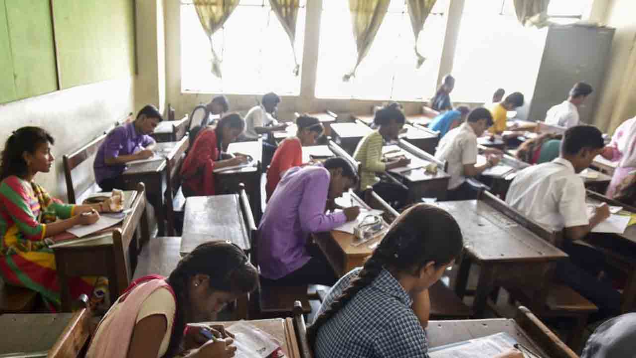 ‘పది’ పరీక్షాకేంద్రాల్లో మఫ్టీ పోలీసులు