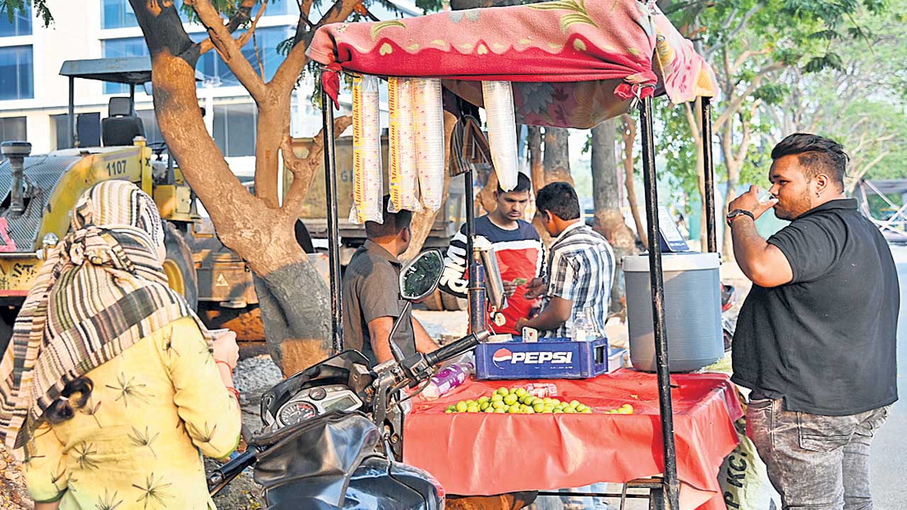 మండే ఎండలతో జర జాగ్రత్త