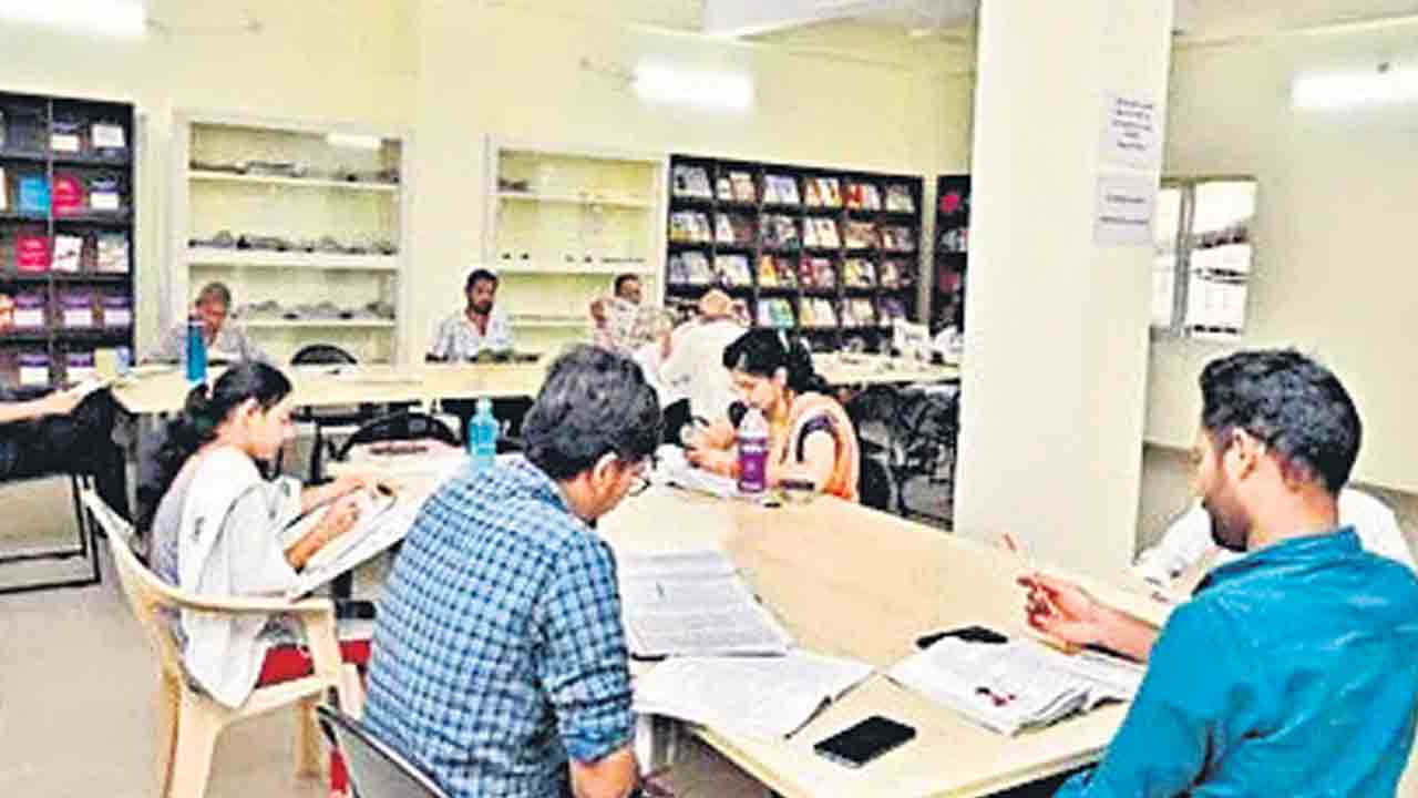 విద్యాధికులే నిరుద్యోగులు