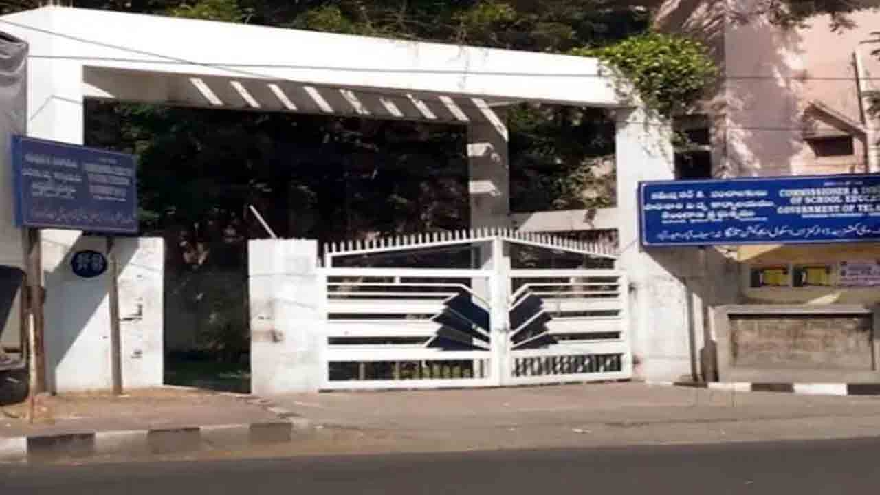 Telangana | విద్యుత్ సంస్థల్లో పని చేస్తున్న ఆర్టిజన్ల సమ్మె విరమణ