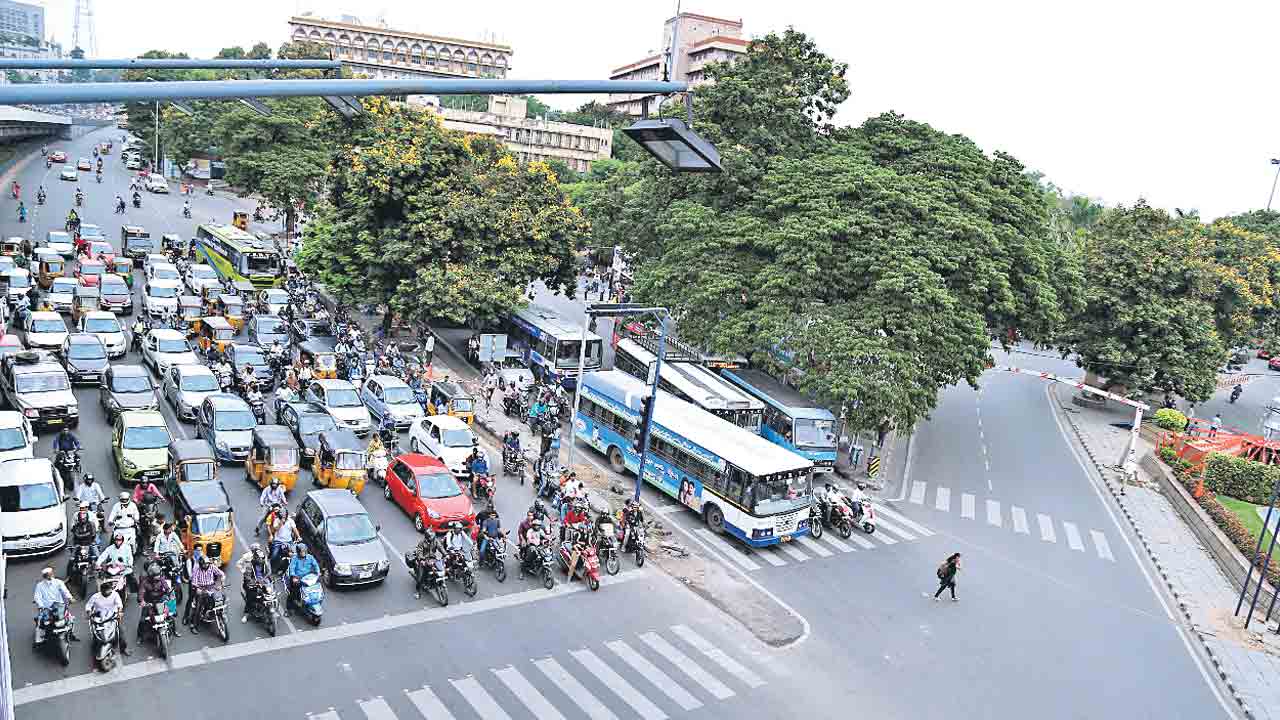 Operation Rope |  మంచి ఫలితాలిస్తున్న ఆపరేషన్‌ రోప్‌.. అడ్డదిడ్డమైన పార్కింగ్‌లకు చెక్‌