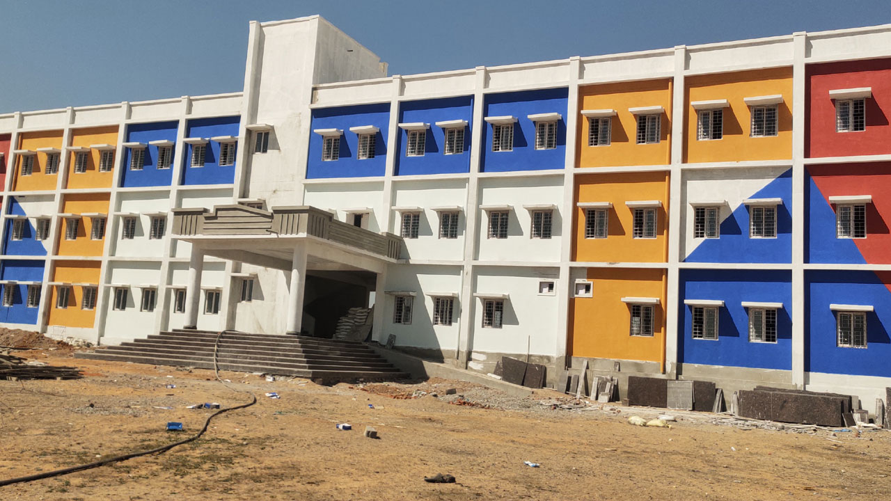 విద్యార్థులకు వరంగా గిరిజన గురుకులాలు