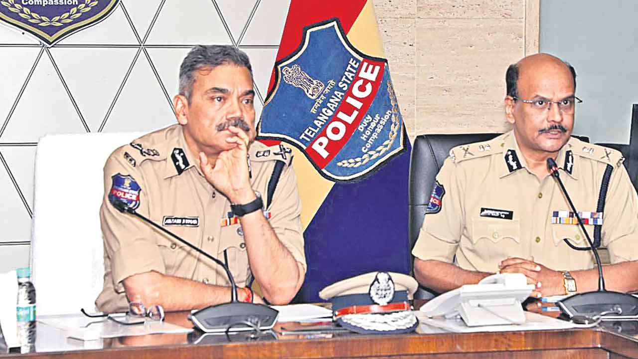 గ్రామస్థాయిలో రోడ్డు భద్రతా కమిటీలు