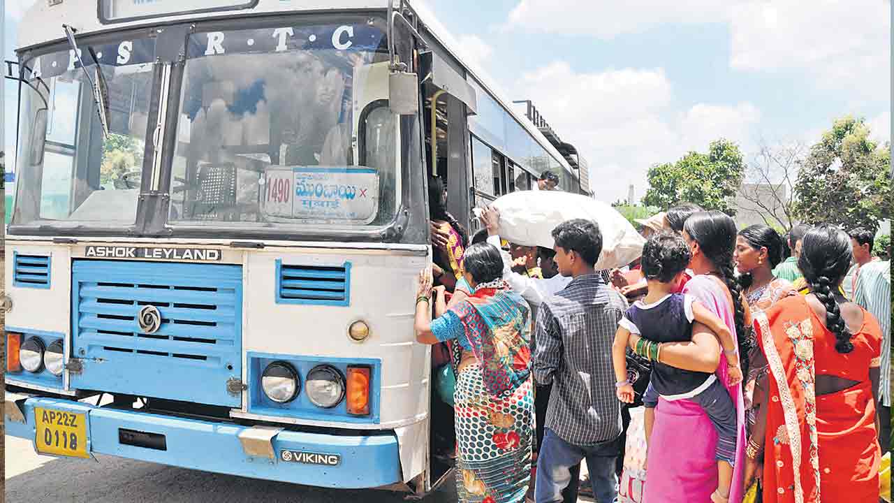 Palamuru | పాలమూరులో వలసలకు ఫుల్‌స్టాఫ్‌.. ముంబైకి వెళ్లే బస్సులను ఆపేసిన టీఎస్‌ఆర్టీసీ