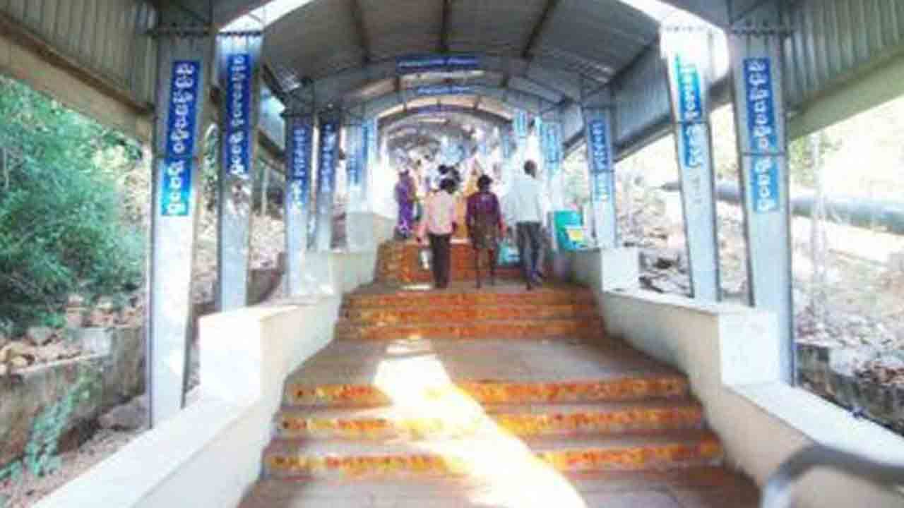 Tirumala | నడకమార్గంలో వచ్చే భక్తులకు భూదేవి కాంప్లెక్స్ లో దివ్యదర్శనం టోకెన్లు