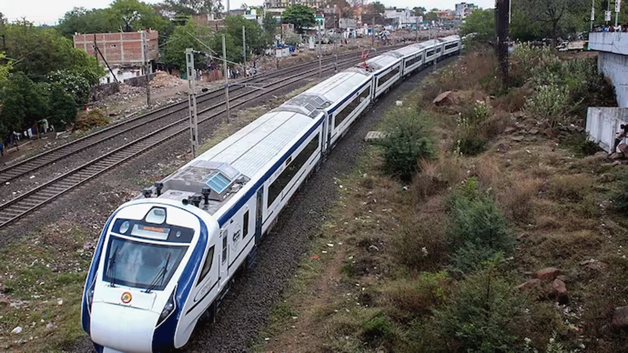 Vande Bharat Express | ఆవును ఢీకొట్టిన భోపాల్‌-న్యూఢిల్లీ వందే భార‌త్ ఎక్స్‌ప్రెస్.. ట్రైన్ ముందు భాగం ధ్వంసం