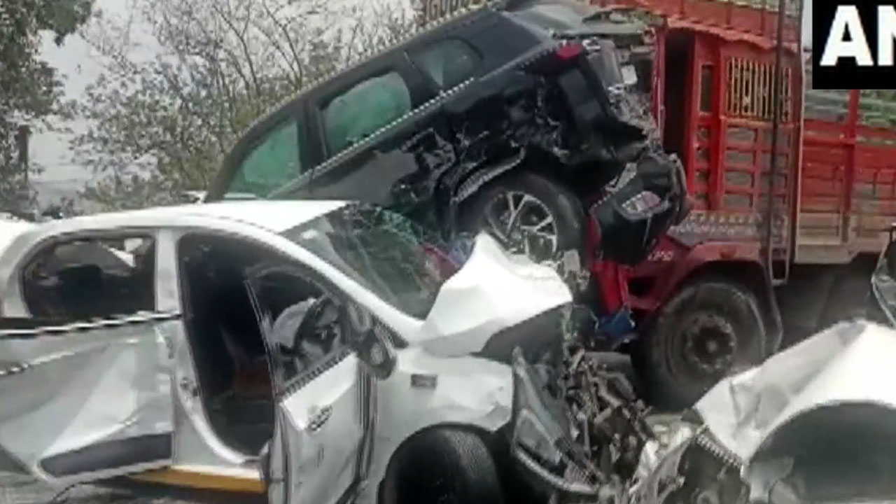 Vehicles Collision: ఎక్స్‌ప్రెస్‌వేపై ఢీకొన్న ఏడు వాహ‌నాలు.. వీడియో