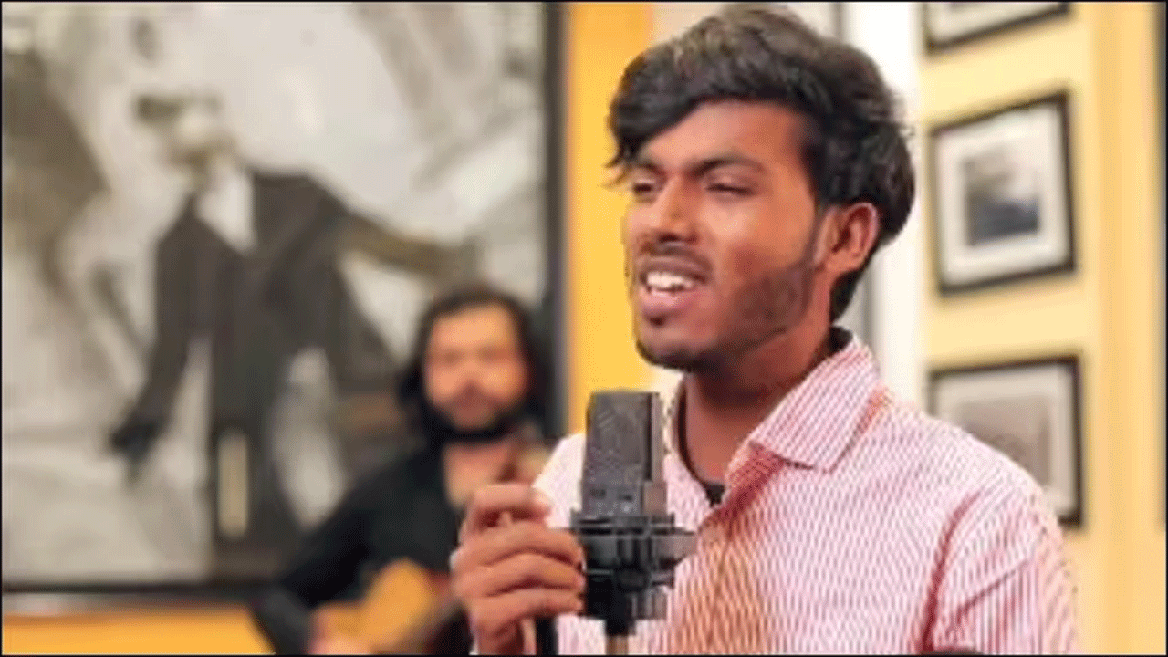 Viral Video | ఓవ‌ర్‌నైట్ సెన్సేష‌న్‌.. వైరల్‌గా మారిన బిహార్‌ యువకుడి పాట