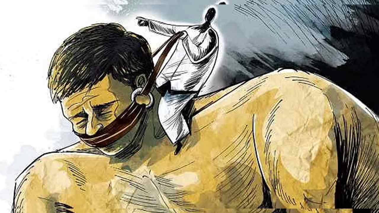 Ostracism |  అంత్యక్రియలకు వెళ్తే జరిమానా 10 వేలు.. కుల బహిష్కరణతో మనోవేదనకు గురై వ్యక్తి మృతి