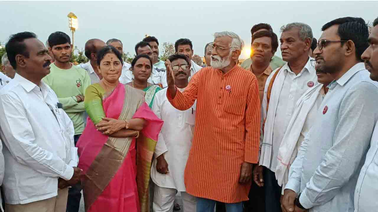 Maharastra Leaders | లక్ష్మీనరసింహస్వామిని దర్శించుకున్న మహారాష్ట్ర రైతు సంఘం నాయకులు