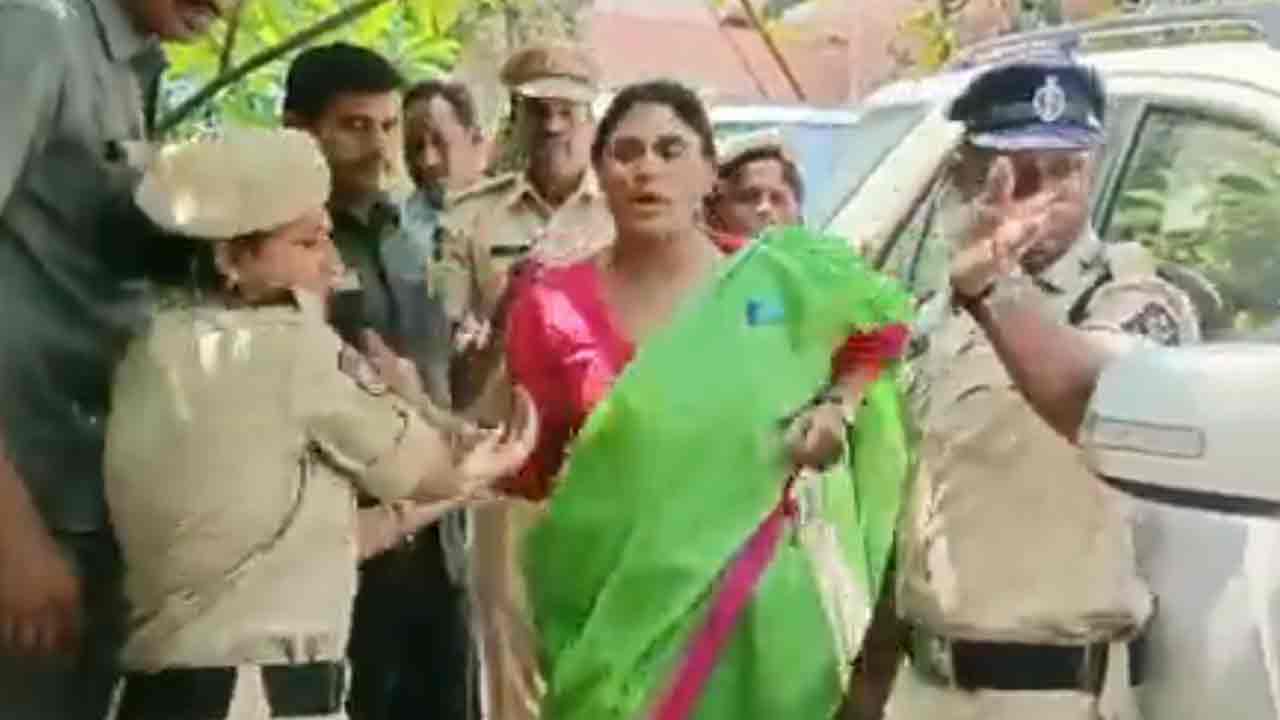 YS Sharmila | వైఎస్‌ షర్మిలపై బంజారాహిల్స్‌ పీఎస్‌లో కేసు నమోదు